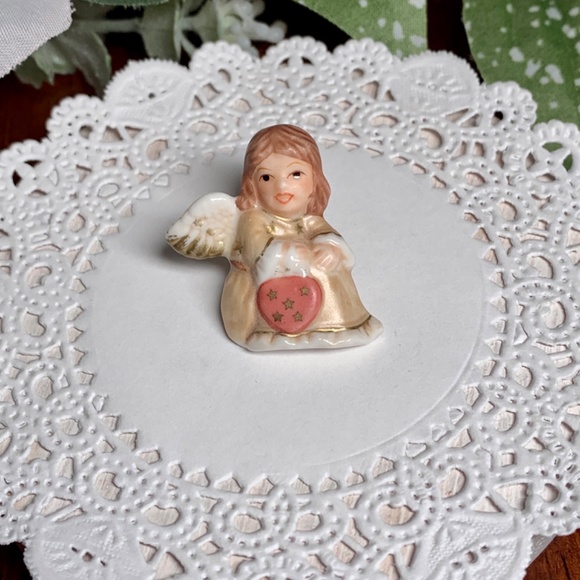 Vintage Brooches, Hummel & Hantiques, Lot of 3 - Picture 11 of 16